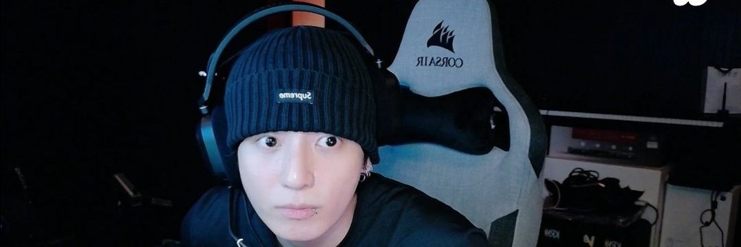 ana jungkooko VAI VER O BTS's banner
