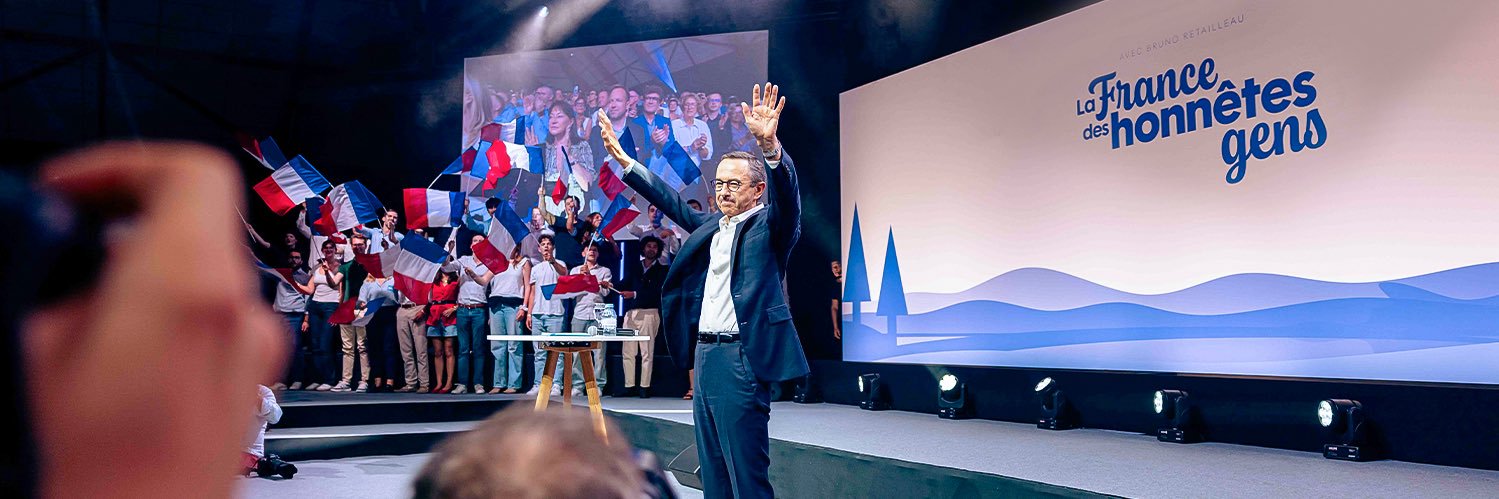 les Républicains's banner