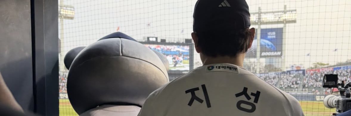 Actor Ji Sung's banner