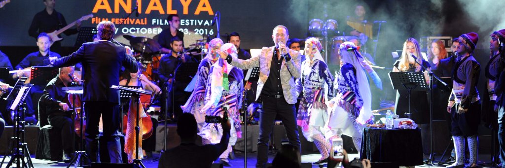 Sümer Ezgü's banner