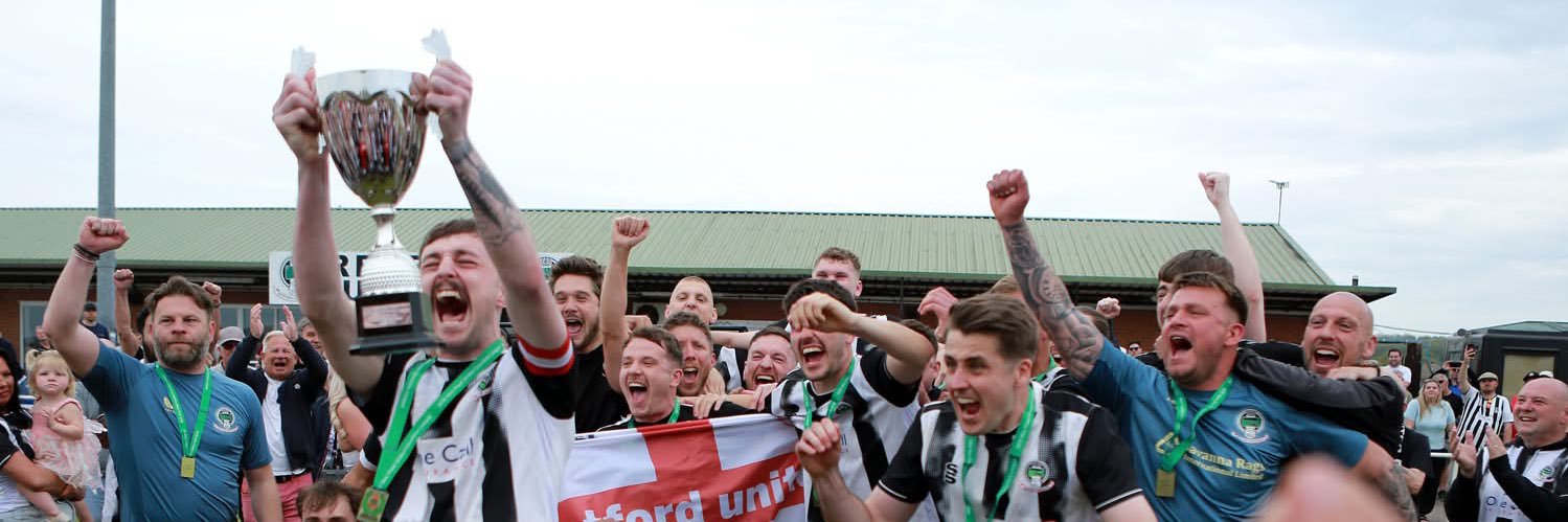 Retford United (P)'s banner
