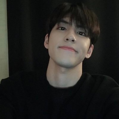 ํ๋ฆ's profile picture
