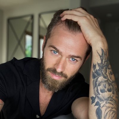 Artem Chigvintsev's profile picture