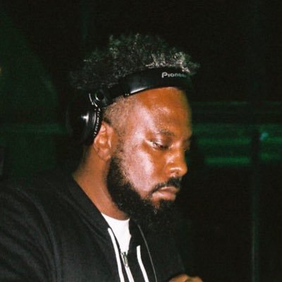 dj mOma's profile picture