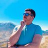 J R profil fotoğrafı