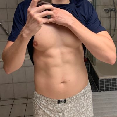AxxlTop's profile picture