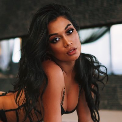 Rosetteluve's profile picture