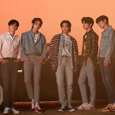 ใช้ชีวิตฟุ่มเฟือยและอวย DAY6 ไปวันๆ's profile picture