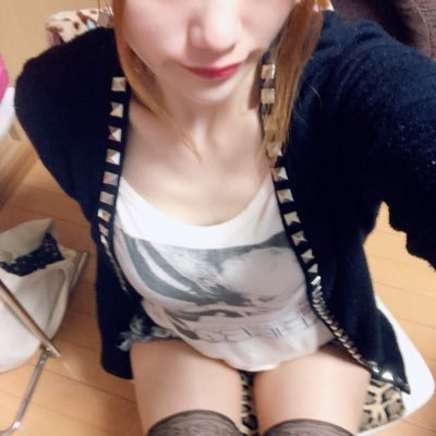 mominn85628837's profile picture
