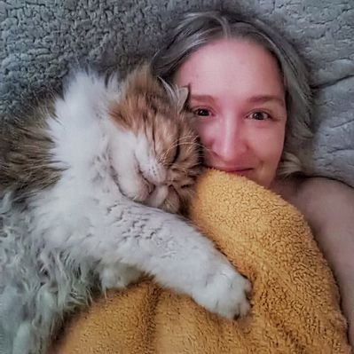 Sally💚🤍💜's profile picture