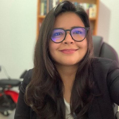 Laura Grados ☄️🦖's profile picture