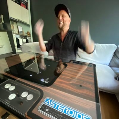 lesmoureal's profile picture