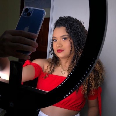 julia 🦋's profile picture