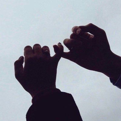 12 : 00 άḿ's profile picture