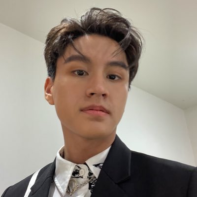 Boom Saharat's profile picture