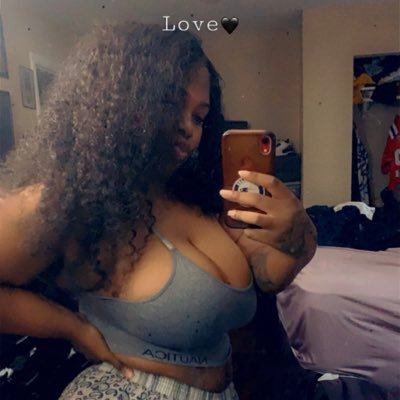 🥰😋's profile picture