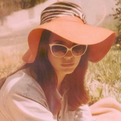 b's profile picture