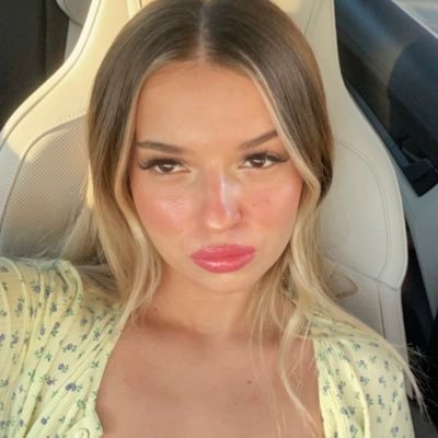 B💔's profile picture