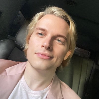 RonanFarrow's profile picture