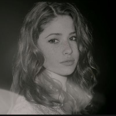 Helena 🇮🇨's profile picture