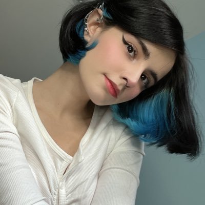 L O O N A 🦋's profile picture