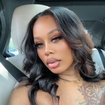 Lola Vex's profile picture