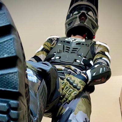 re_boot_boy's profile picture