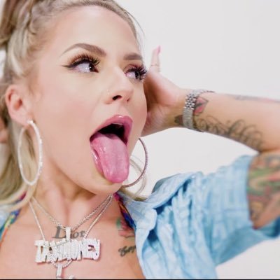 hrnyLush's profile picture