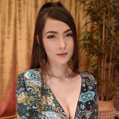 e's profile picture