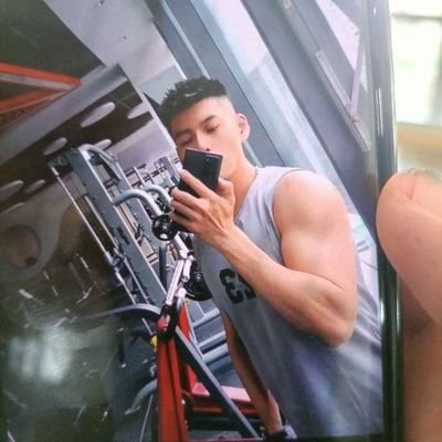 半生给了狗 一生给了手's profile picture