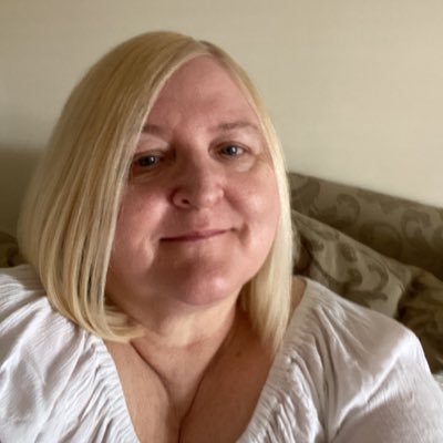 Deborah is a 🐝🇬🇧🏴🇮🇱🇺🇸's profile picture
