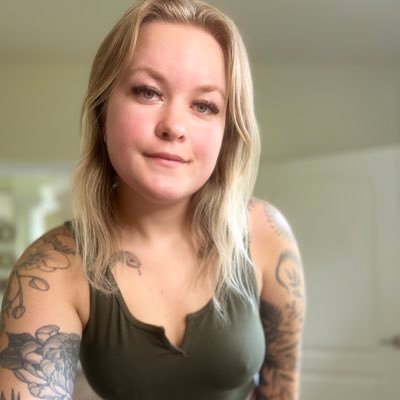 nikki nelson's profile picture