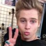 Ari🦋 lives for 5SOS5 的头像