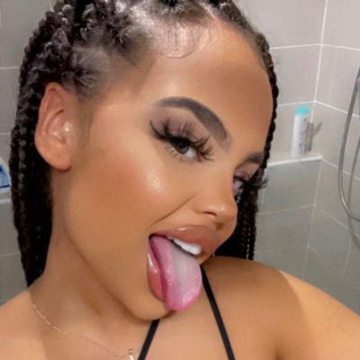 monicasavx's profile picture