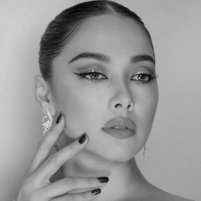 ∞'s profile picture