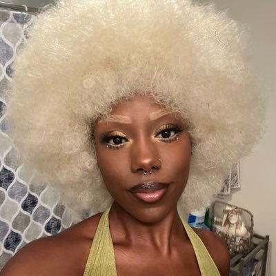 lizah •⩊•'s profile picture