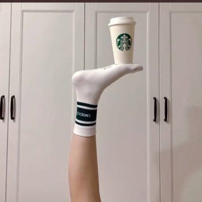 轻嗅玉足's profile picture