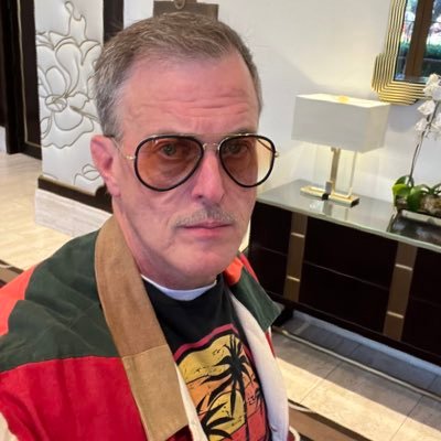 Billy Gardell's profile picture