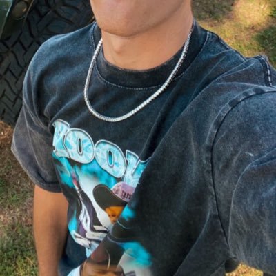 J 🅴's profile picture