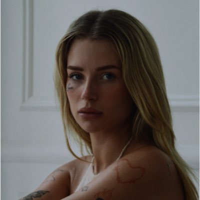 LottieMoss's profile picture