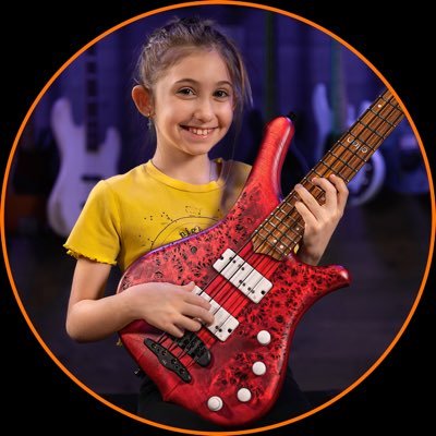 EllenPlaysBass's profile picture