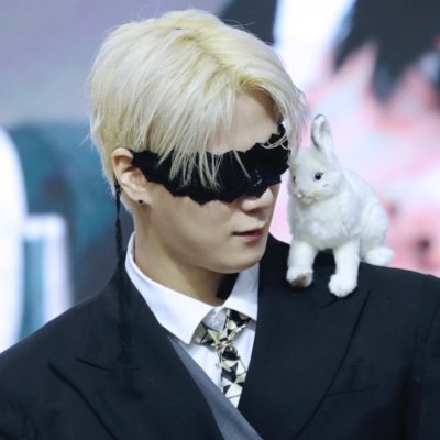 𝗧𝗮𝗹𝗸𝗶𝗻𝗴 𝗧𝗼 𝗧𝗵𝗲 𝗠𝗼𝗼𝗻's profile picture