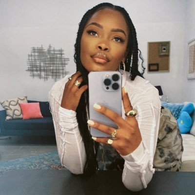 CharmLadonna's profile picture