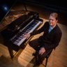 Profilbild von Pianist Daniel Roberts.