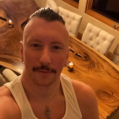 makemebust1993's profile picture
