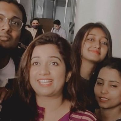 PRIYANKA❤️SHREYA 👑's profile picture