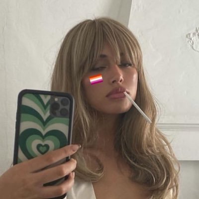 SAPPHICWOLFIE's profile picture