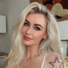Laura Lux 🦖🪐's profile picture