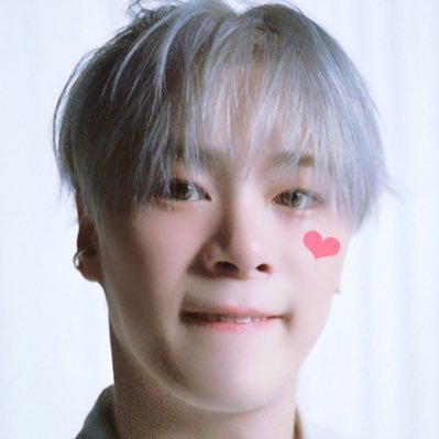 플라잉🚀's profile picture