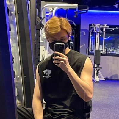 elle 𖧷 is seeing svt 🩵's profile picture